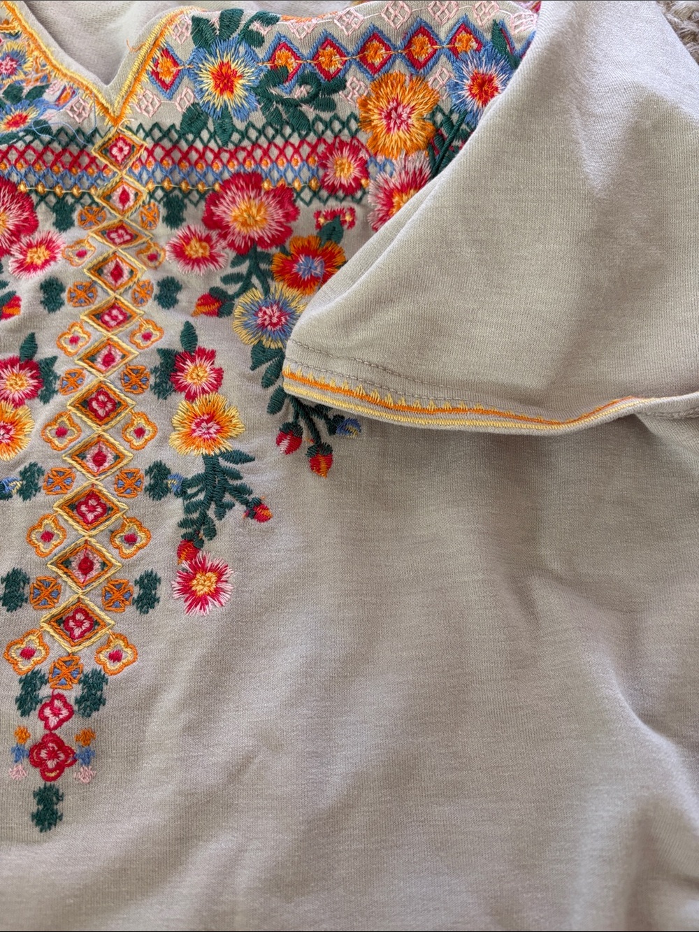 Savanna Jane Light Gray V‑Neck Tee with Multicolor Floral Embroidery - Picture 4 of 8